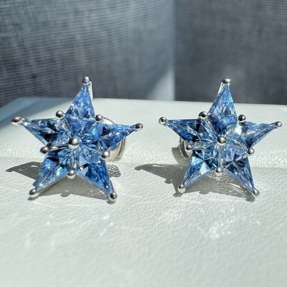 RARE Tiffany & Co. Blue Sapphire Star Stud Earrings in Platinum - Picture 1 of 6